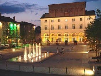 Hotel Logis Le Bourbon Yssingeaux Exterior foto
