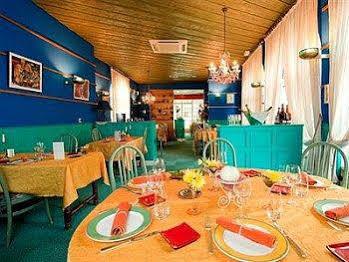 Hotel Logis Le Bourbon Yssingeaux Exterior foto